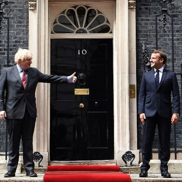 Macron, ilk yurt dışı ziyaretini İngiltere'ye yaptı