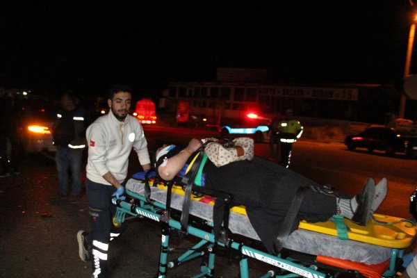 Manisa'da trafik kazasında 2'si ağır 4 kişi yaralandı