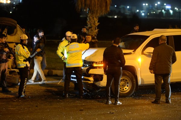 Mardin'de polis aracı ile işçi servisi çarpıştı