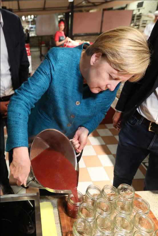 Merkel Macera Köyü'nde