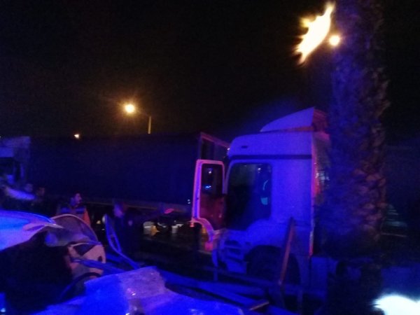 Mersin'de iki tır çarpıştığı kazada 5 kişi yaralandı