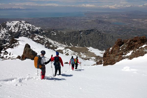 Milli Dağcı Tunç Fındık Van'da Erek Dağı ’na tırmandı