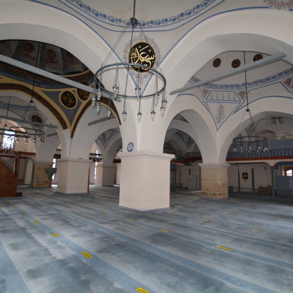Nasrullah Camii'ne restorasyon yerine badana yapıldı #1