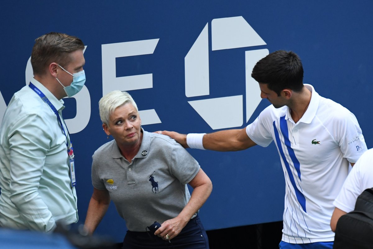 Novak Djokovic, topu hakeme attığı için Amerika Açık’ta diskalifiye oldu #4