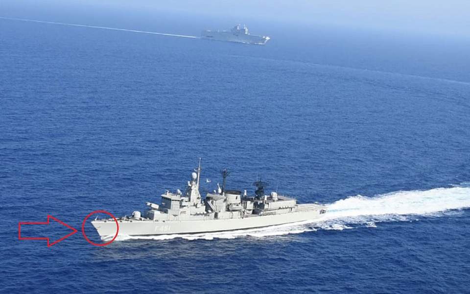 Oruç Reis i engellemek isteyen Yunan gemisi hasar aldı #1