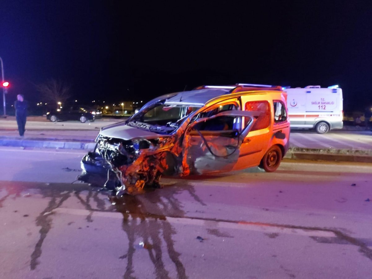 Osmaniye'de trafik kazası: 2 ölü 3 yaralı