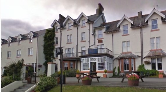Otelde çırılçıplak koşan emekli İskoç çifte para cezası