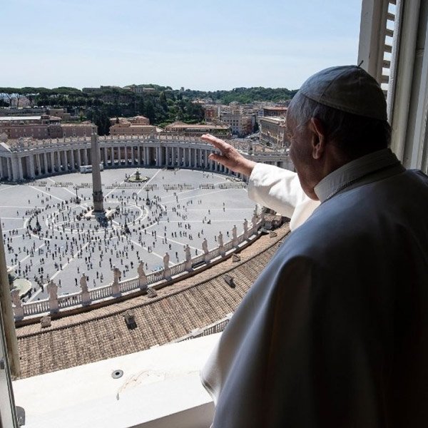 Papa Francis, 3 ay aradan sonra ilk kutsamayı yaptı