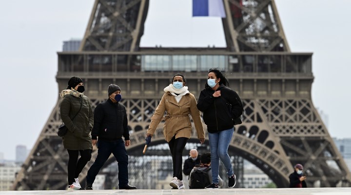 Paris te artık açık alanlarda da maske takmak zorunlu #1