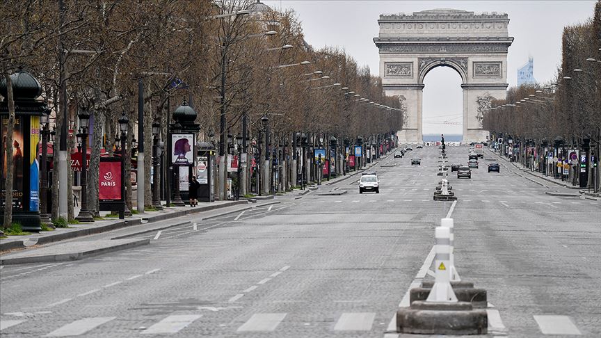 Paris te artık açık alanlarda da maske takmak zorunlu #2