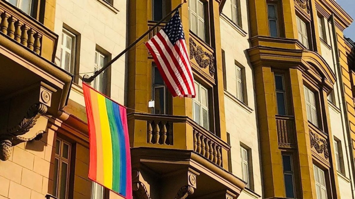 Putin'den ABD Büyükelçiliğine LGBT göndermesi #4