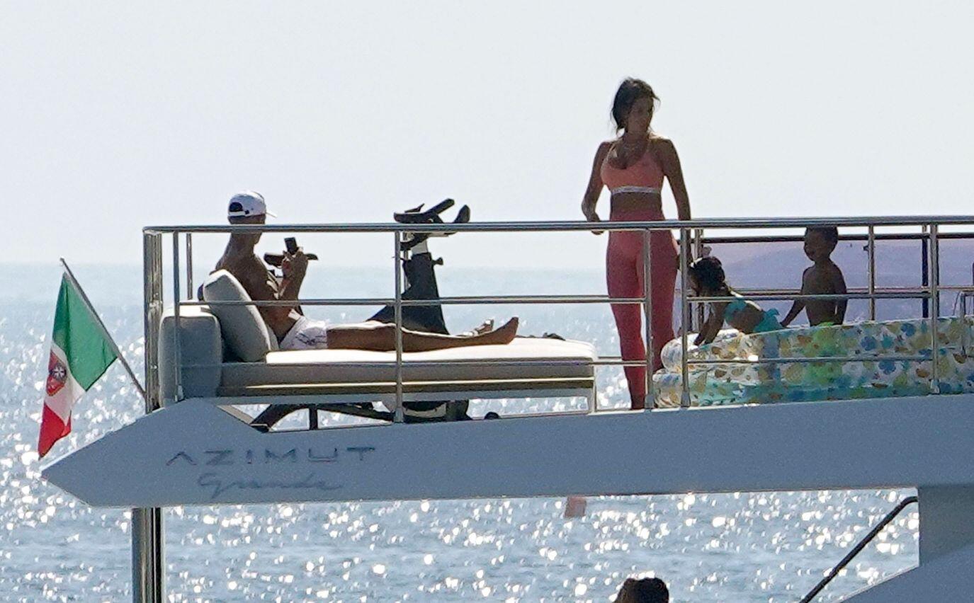 Ronaldo, 7 milyon dolarlık yatında tatil yapıyor #2