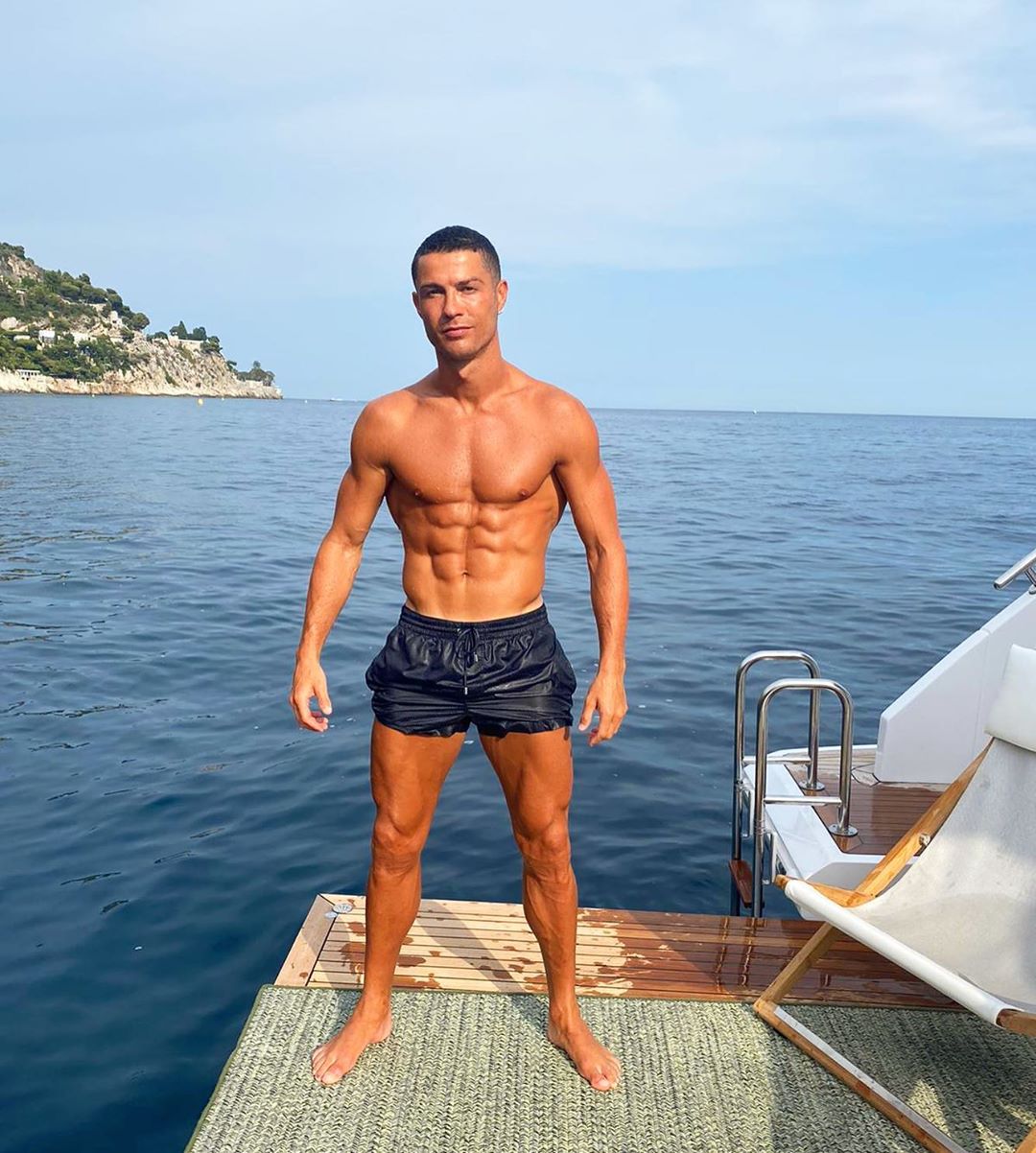 Ronaldo, 7 milyon dolarlık yatında tatil yapıyor #7