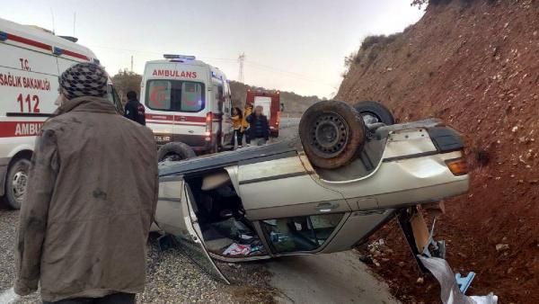 Salihli'de otomobil takla attı: 2 yaralı -3