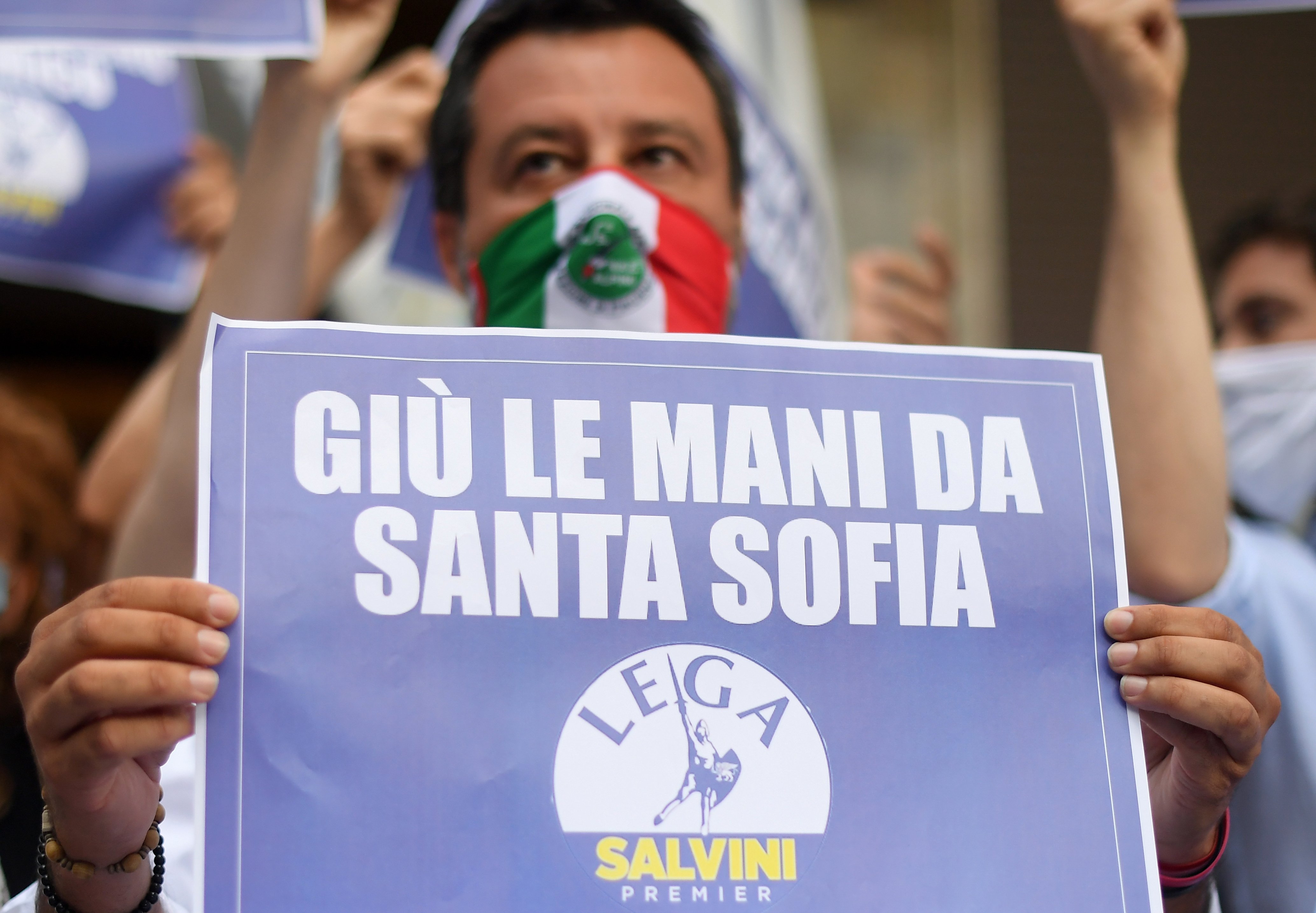 Salvini, Ayasofya'nın ibadete açılmasını protesto etti #1