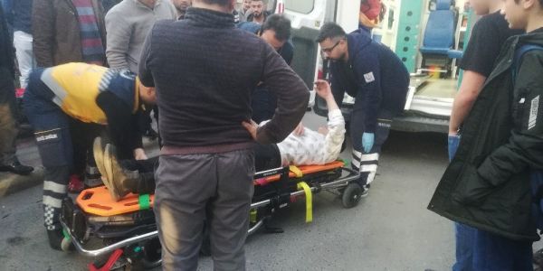 Otomobil ile motosiklet çarpıştı: 1 yaralı -1