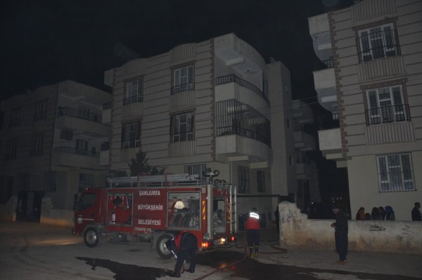 Şanlıurfa'da yangında 9 kişi dumandan etkilendi