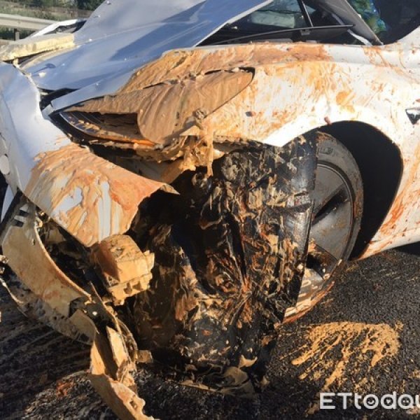 Tesla Model 3'ün otomatik pilotu kazaya neden oldu