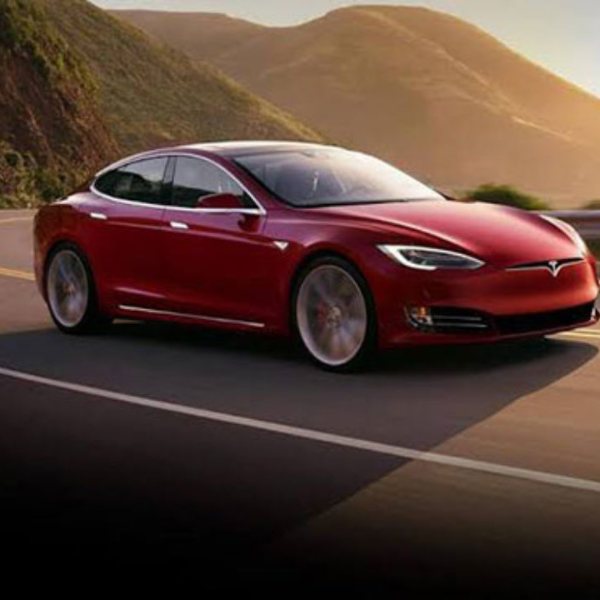 Tesla Model S, 647 km ile menzil rekoru kırdı