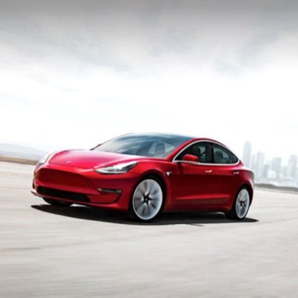 Tesla, otomobil fiyatlarında indirim uygulayacak