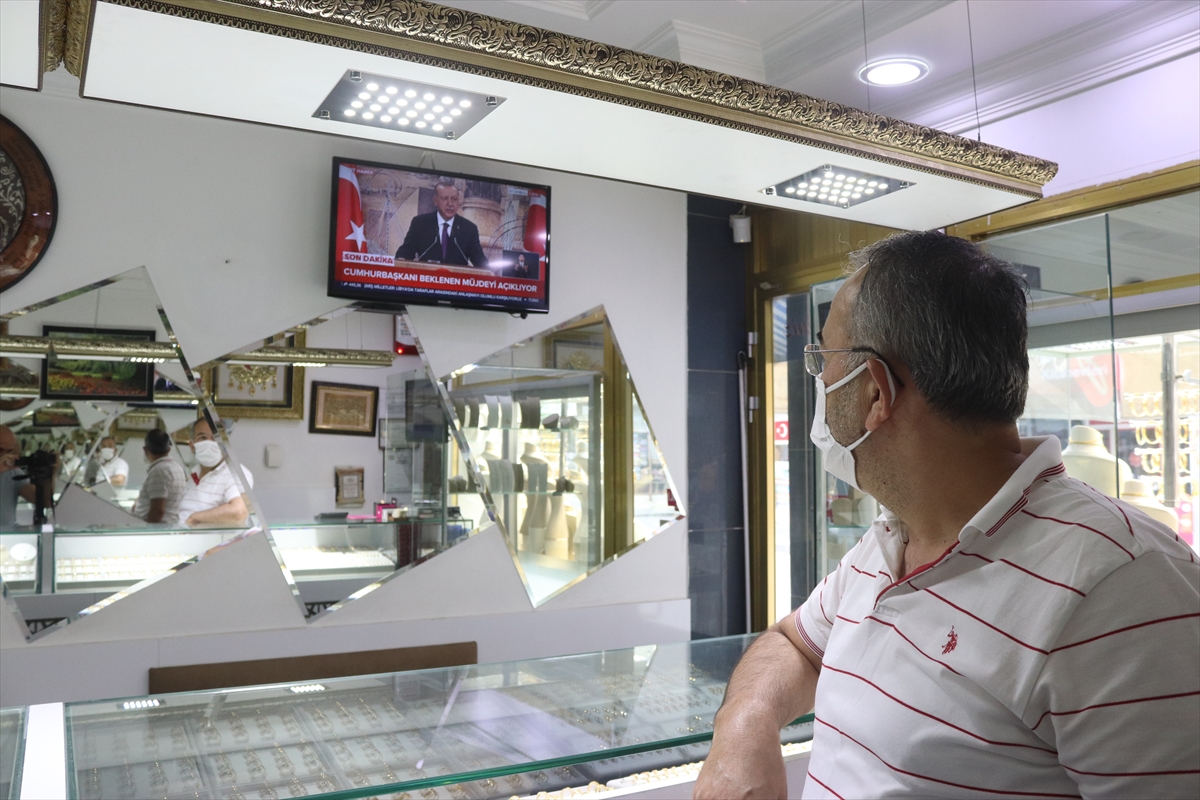 Vatandaşlar, Cumhurbaşkanı Erdoğan ın müjde açıklamasını ilgiyle izledi #5